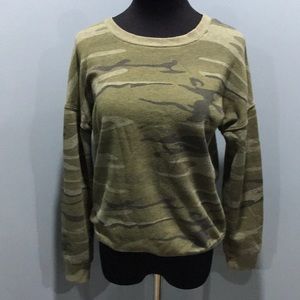 zoe + Liv Tops - Zoe + Liv sz S camo crewneck Sweatshirt zoe + Liv Tops - Zoe + Liv sz S camo crewneck Sweatshirt